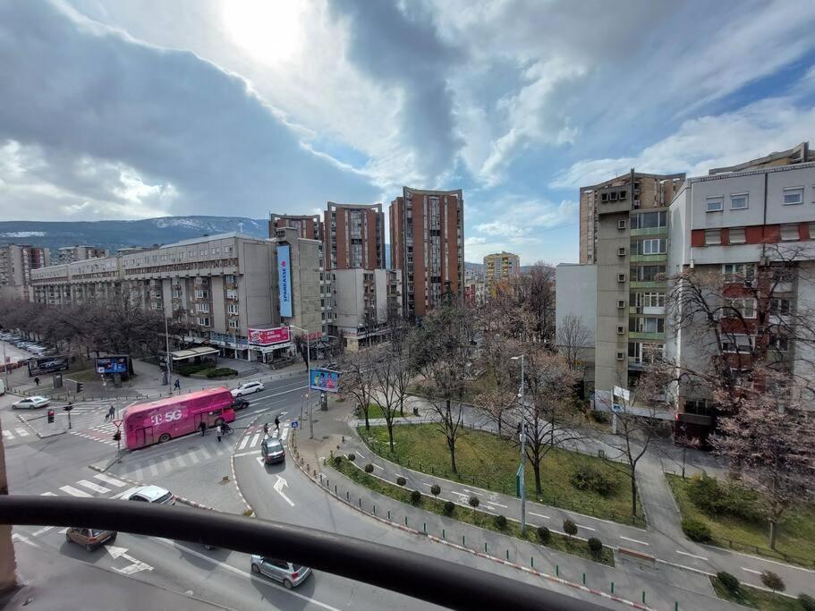 City Center Chic, Urban Apartment Skopje Buitenkant foto