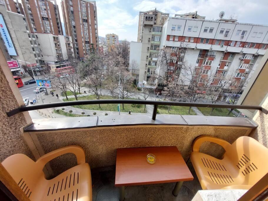 City Center Chic, Urban Apartment Skopje Buitenkant foto