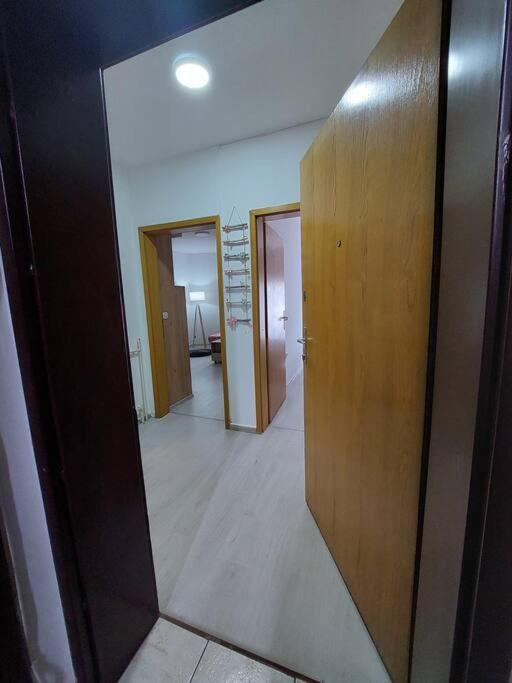 City Center Chic, Urban Apartment Skopje Buitenkant foto