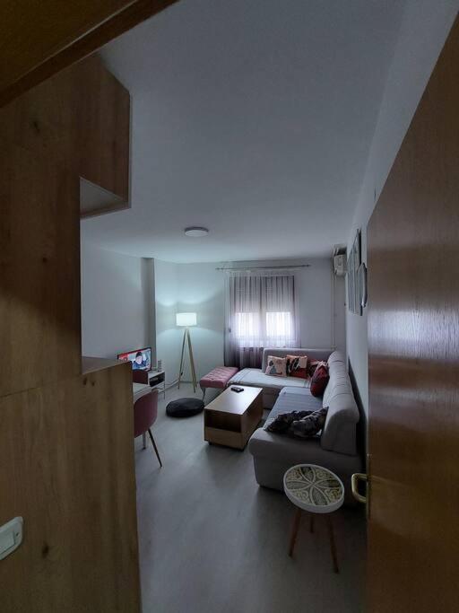 City Center Chic, Urban Apartment Skopje Buitenkant foto